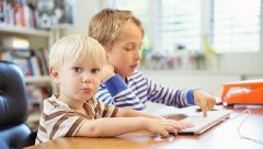 【资讯中心】少儿英语教育中，在家教孩子的建议