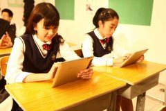 【媒体报道】英语课上人手一部平板，中山这个学校太先进