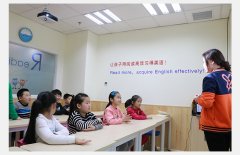 【睿丁教育】给孩子报暑期英语培训班，什么样的形式孩子才会喜欢？