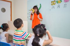 【资讯中心】为什么方法类比教材类的少儿英语培训机构更实用、高效？